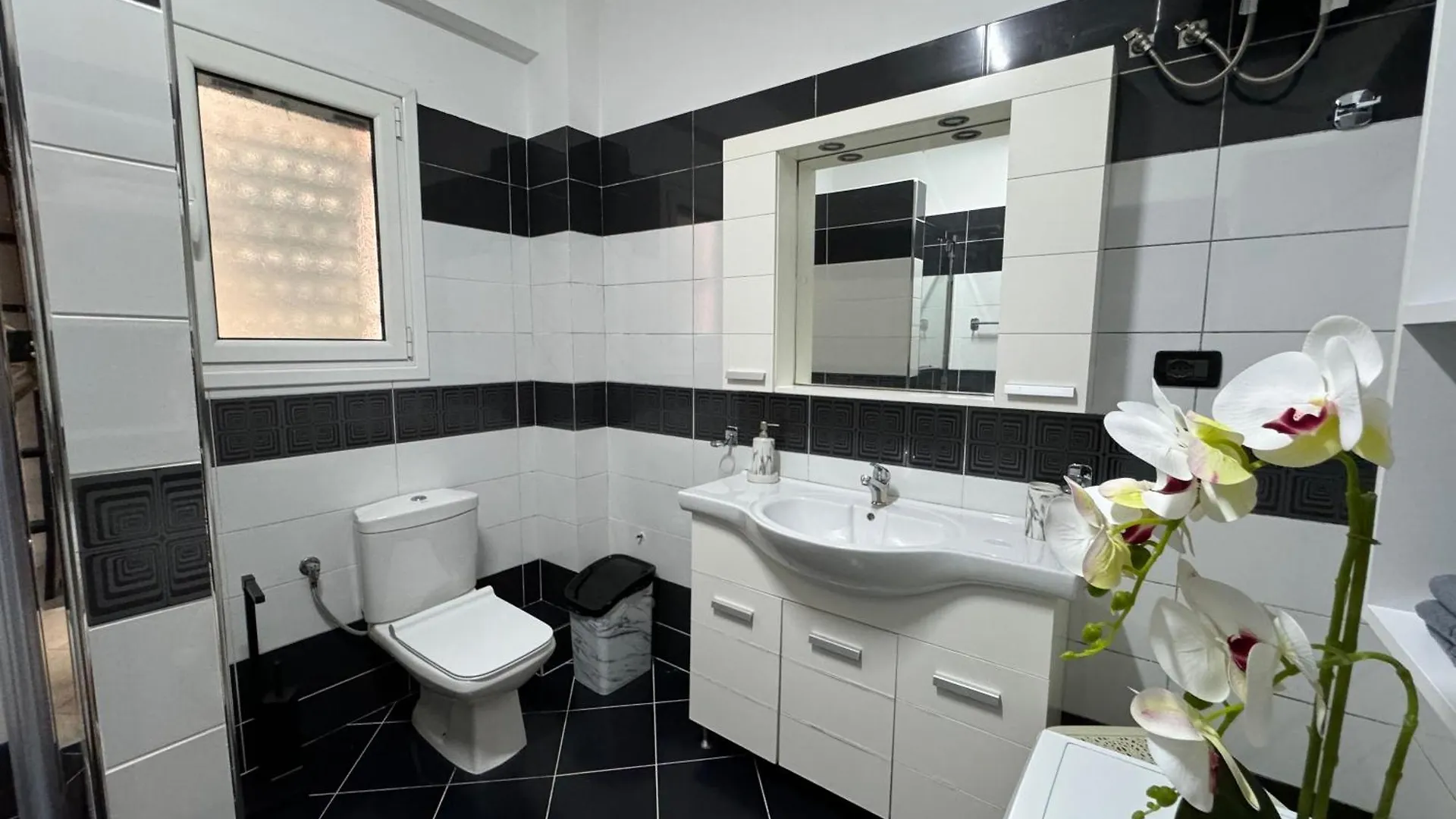 VlorëNadi Penthouse With Sea View公寓